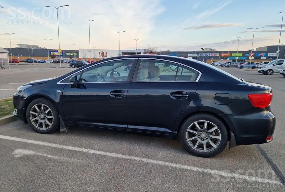 Toyota Avensis 2012 photo 2
