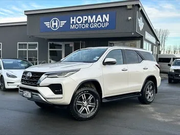 Toyota Fortuner 2022 photo 2