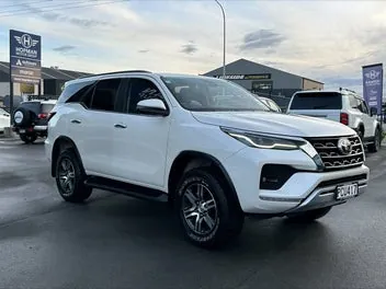 Toyota Fortuner 2022 photo 3