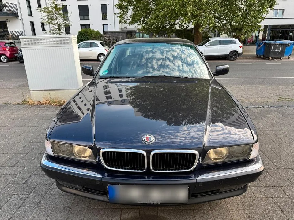 BMW 728I