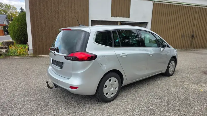 Opel Zafira Tourer 2018 photo 3