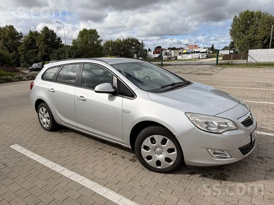 Opel Astra 2012 photo 2