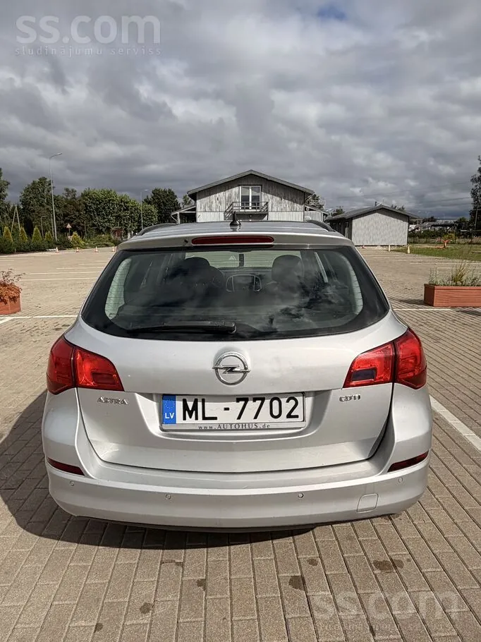 Opel Astra 2012 photo 3