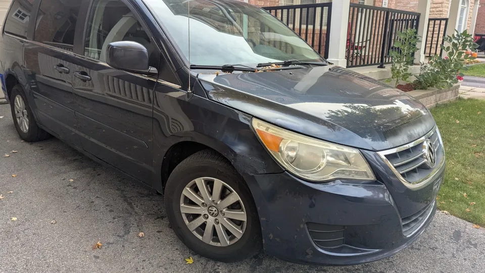 Volkswagen Routan 2009 photo 2