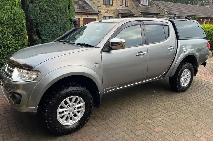 Mitsubishi L200 2014 photo 2