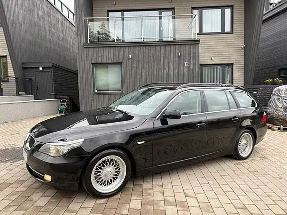 BMW 523I