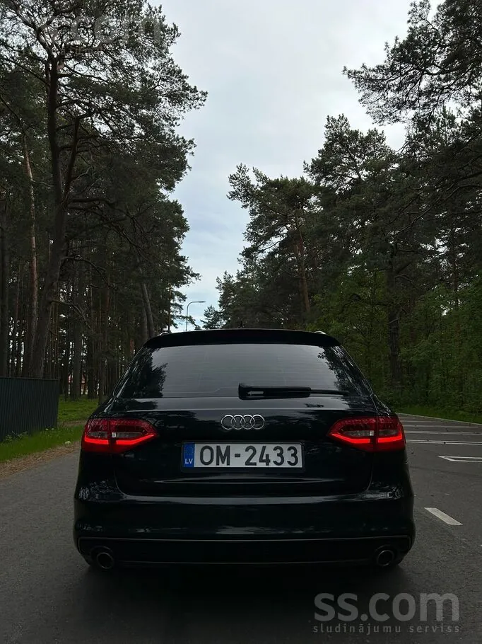 Audi A4 2012 photo 2
