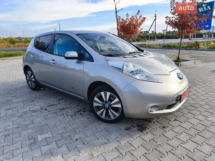 Nissan Leaf 2014 photo 2