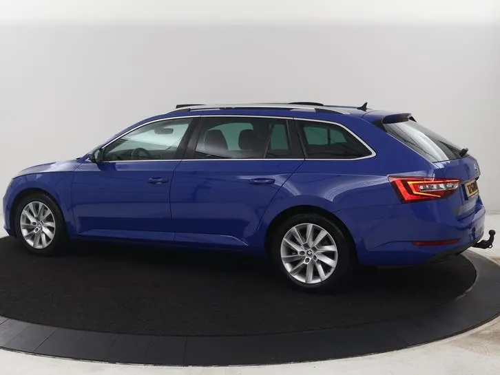 Skoda Superb 2018 photo 2