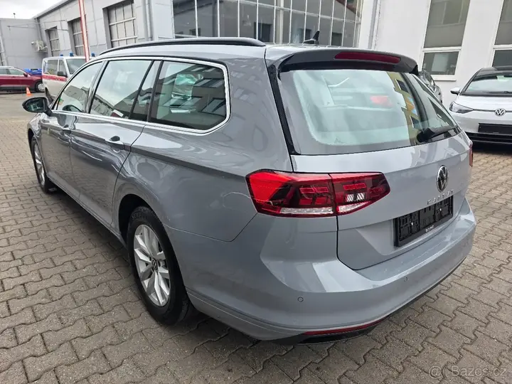 Volkswagen Passat 2023 photo 3