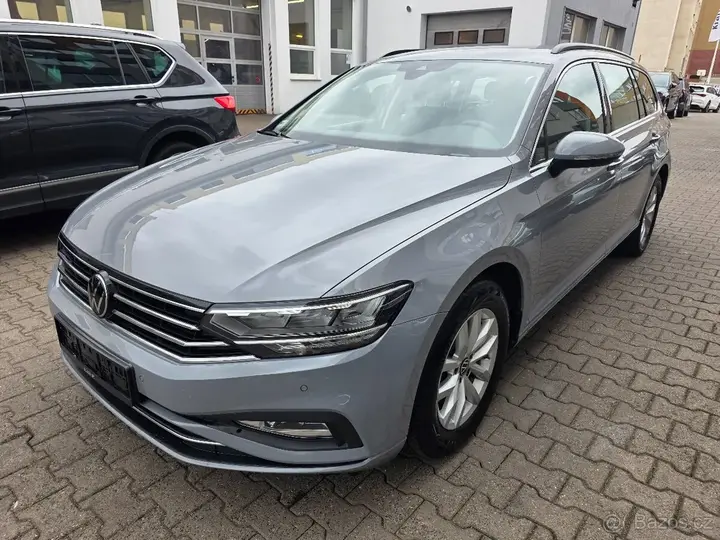 Volkswagen Passat 2023 photo 2