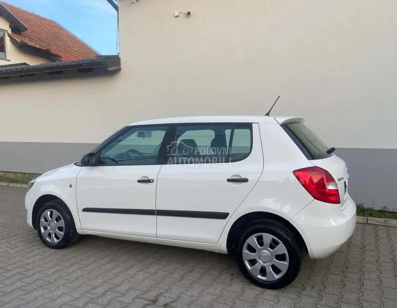 Skoda Fabia 2013 photo 4