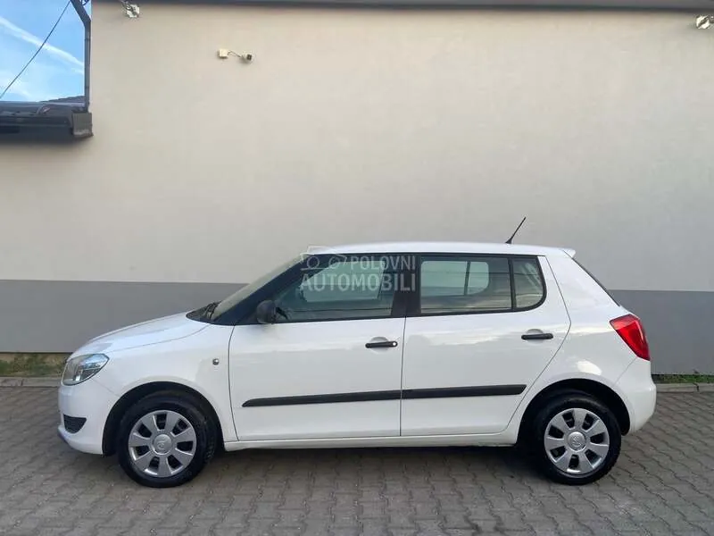 Skoda Fabia 2013 photo 3
