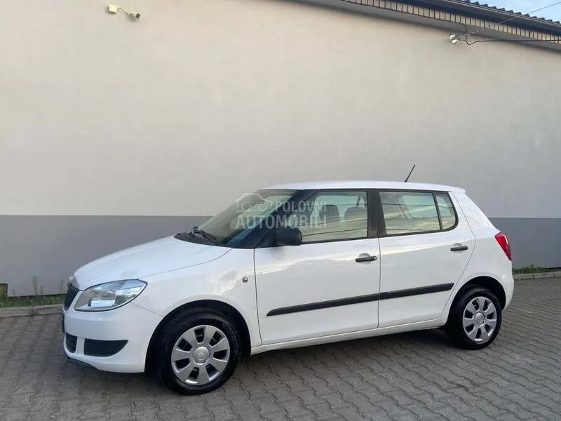 Skoda Fabia 2013 photo 2