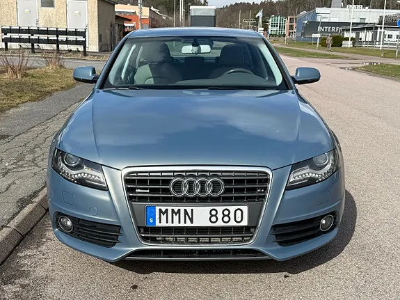 Audi A4 2010 photo 2