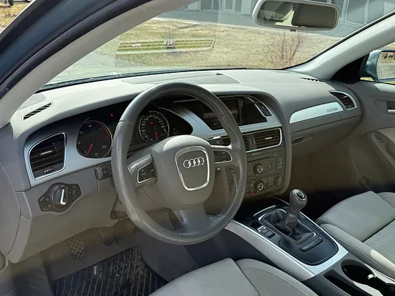 Audi A4 2010 photo 5