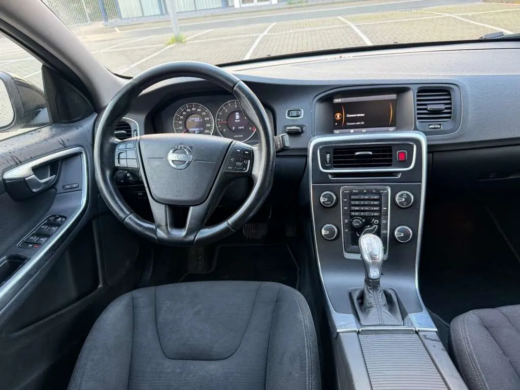 Volvo V60 2013 photo 2