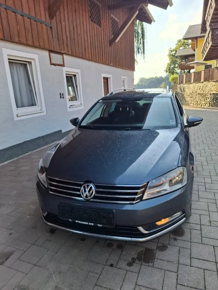 Volkswagen Passat 2011 photo 2