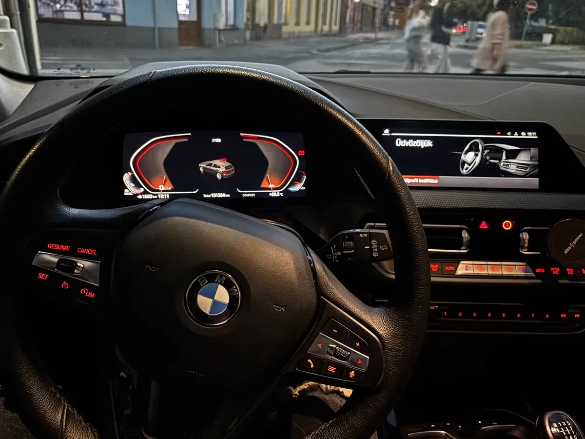 BMW 1 Series 2022 photo 2