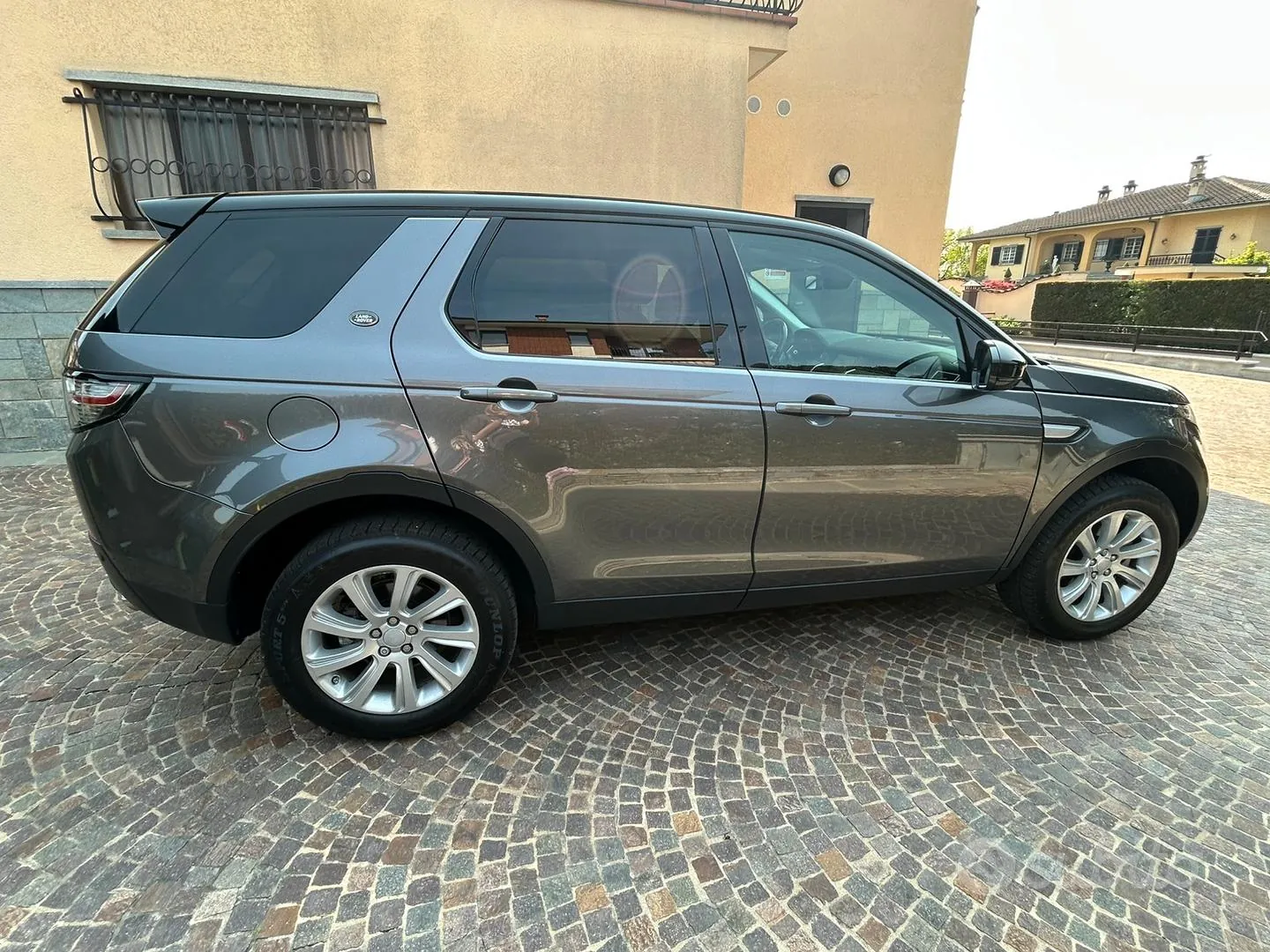 Land Rover Discovery Sport 2015 photo 2