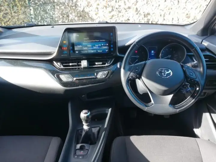 Toyota C-Hr 2017 photo 3