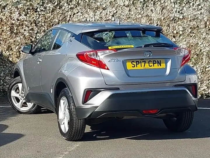 Toyota C-Hr 2017 photo 2