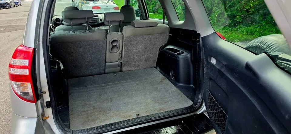 Toyota Rav4 2010 photo 4