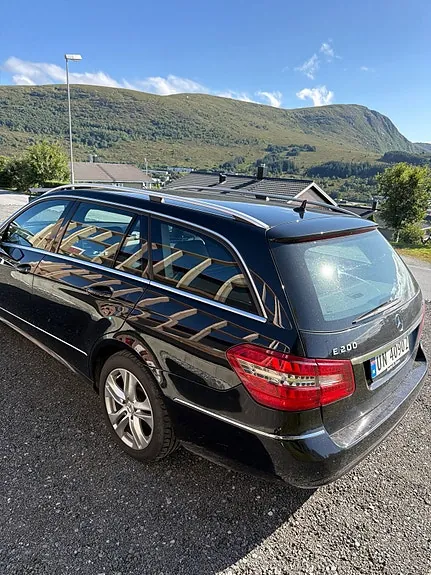 Mercedes-Benz E200 D 2010 photo 3