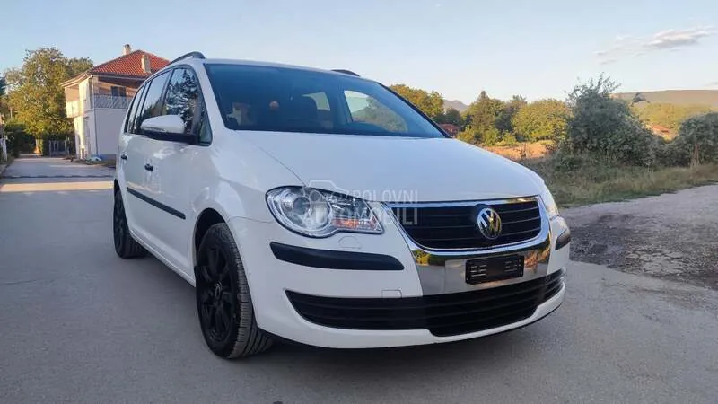 Volkswagen Touran 2010 photo 4