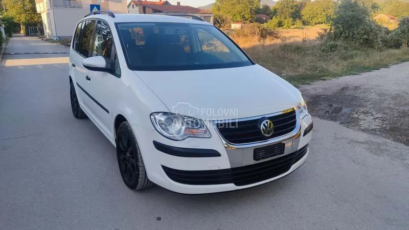 Volkswagen Touran 2010 photo 3