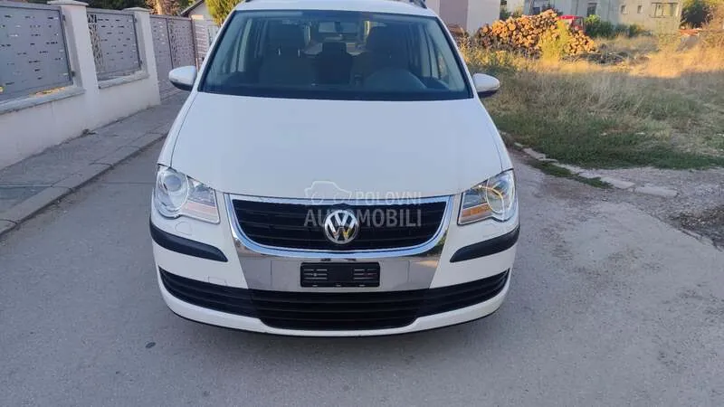 Volkswagen Touran 2010 photo 5