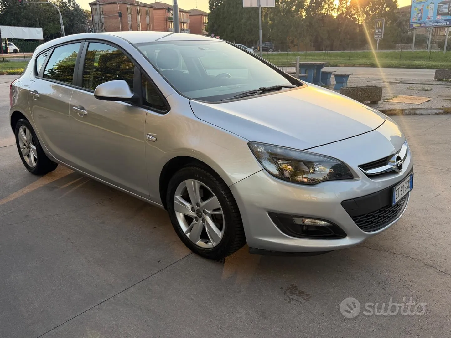 Opel Astra 2014 photo 2