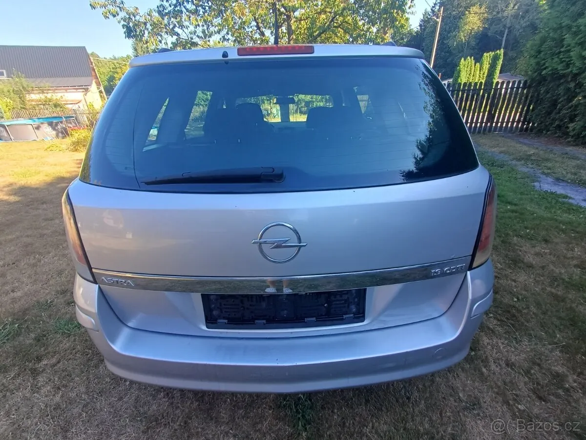 Opel Astra Combi 2006 photo 3