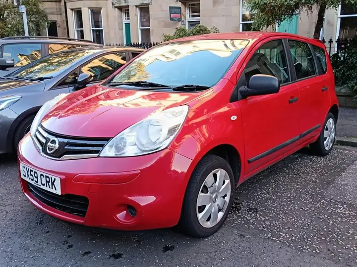 Nissan Note 2010 photo 2