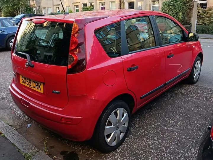 Nissan Note 2010 photo 3