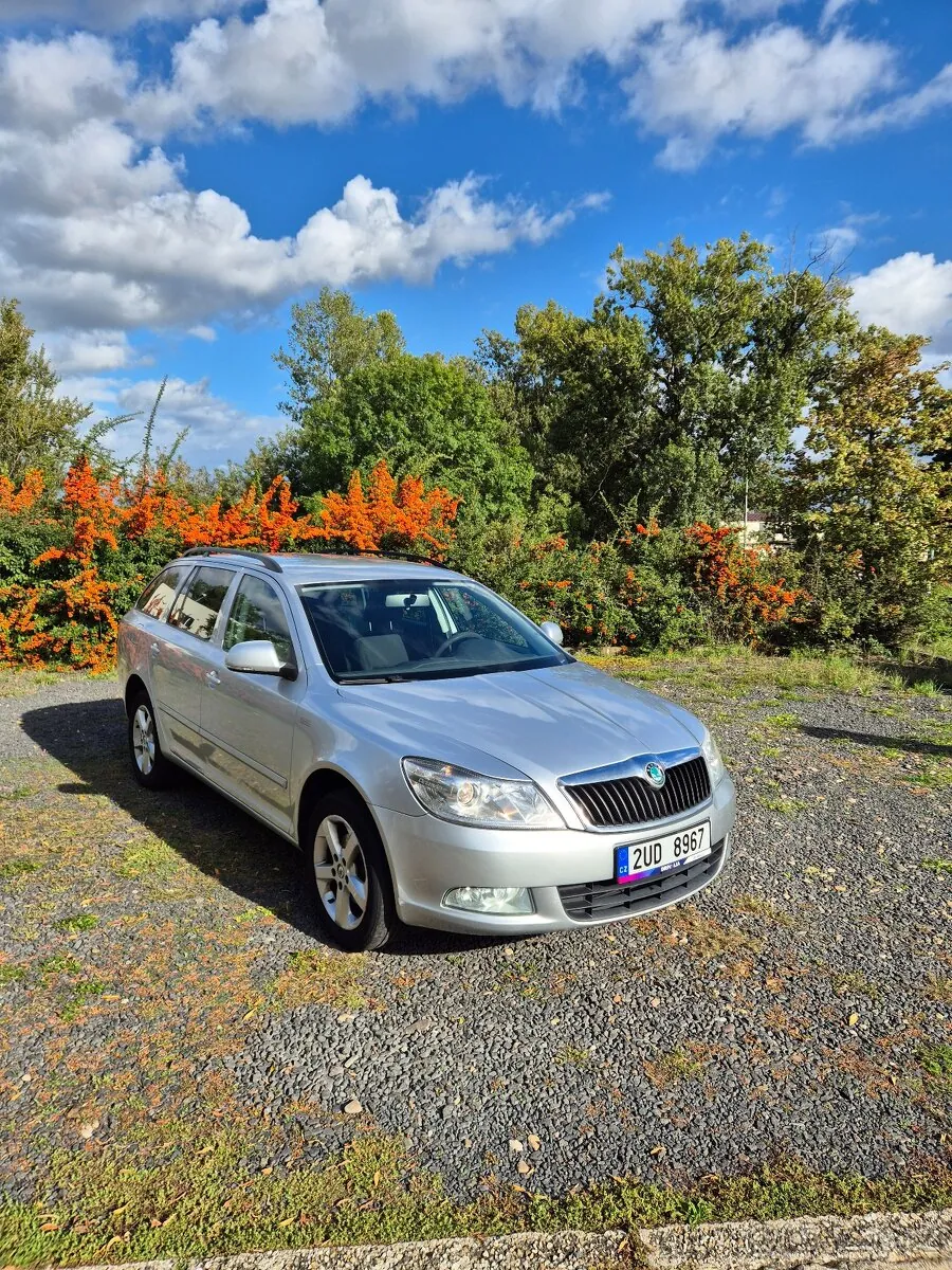 Skoda Octavia 2011 photo 2