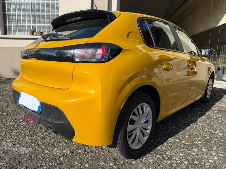 Peugeot 208 2023 photo 4