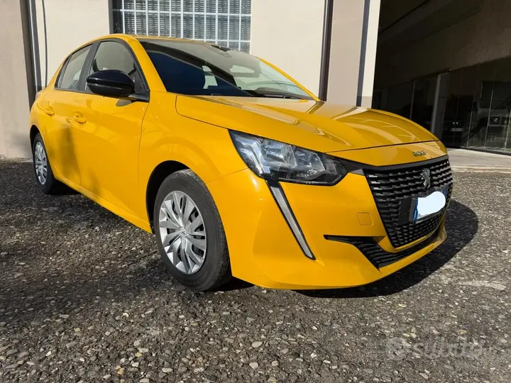 Peugeot 208 2023 photo 3