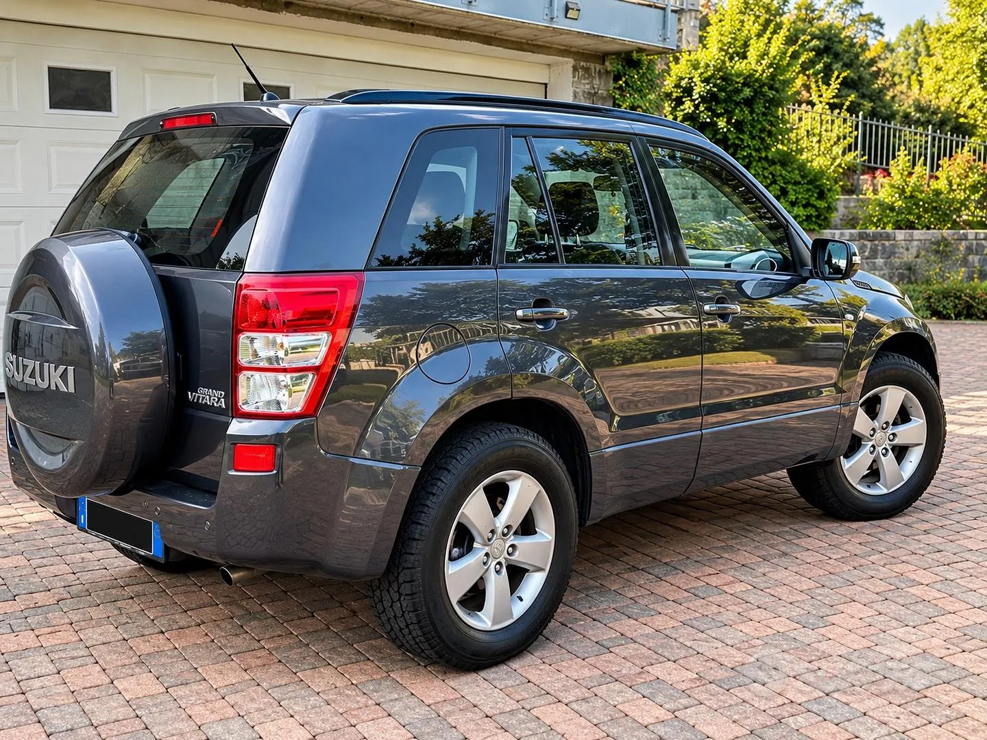 Suzuki Grand Vitara 2010 photo 2