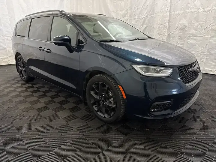 Chrysler Pacifica 2022 photo 2