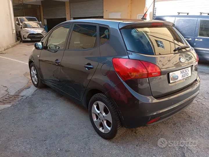 Kia Venga 2012 photo 3