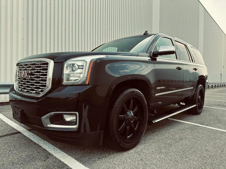 GMC Yukon 2018 photo 2