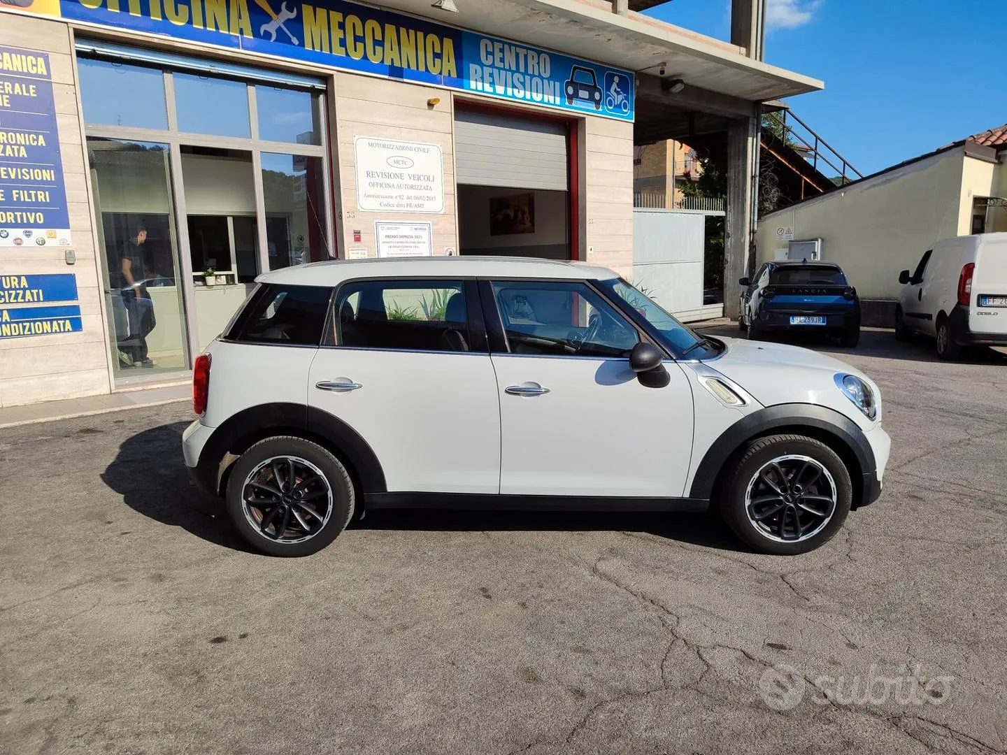 Mini Countryman 2015 photo 2