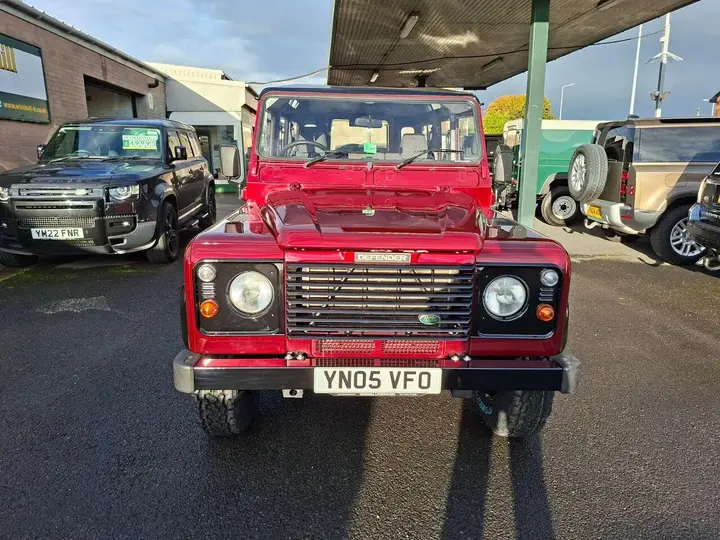 Land Rover Defender 110 2005 photo 2