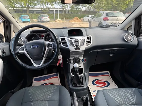 Ford Fiesta 2012 photo 4