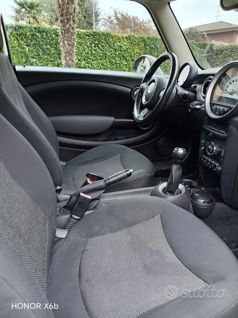 Mini Mini Cooper D 2011 photo 5