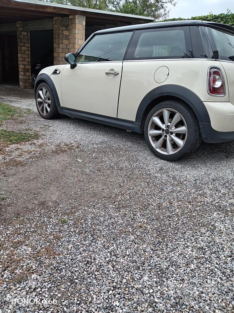 Mini Mini Cooper D 2011 photo 2