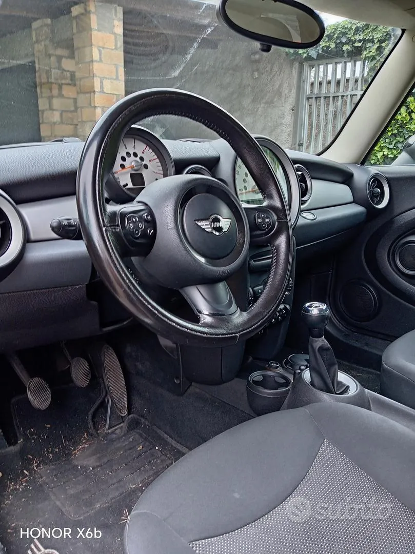 Mini Mini Cooper D 2011 photo 3
