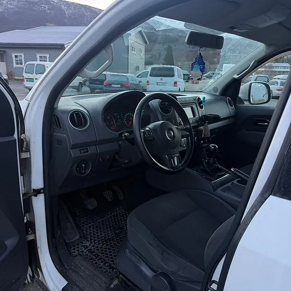 Volkswagen Amarok 2012 photo 2