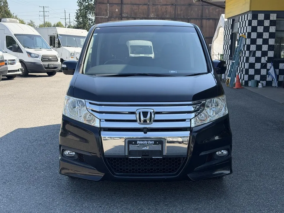 Honda Stepwagon 2010 photo 2